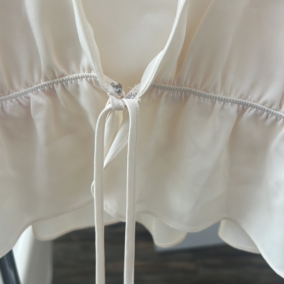 Aritzia Sunday Best Medium Chiffon Tie Front Top - Picture 6 of 10